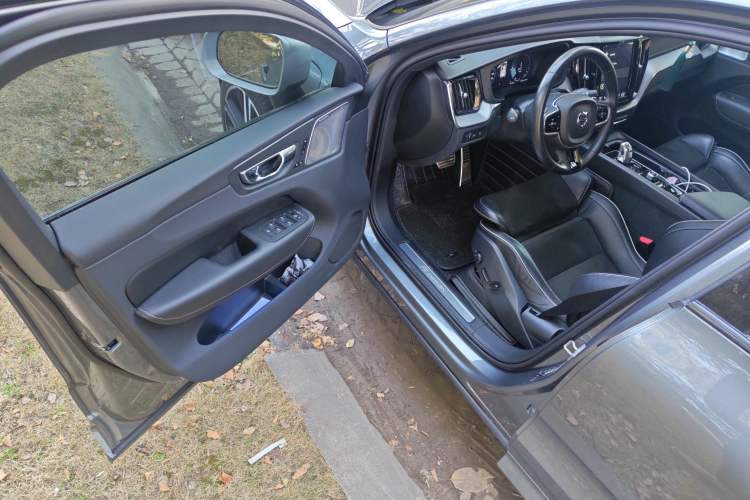 Used Volvo XC60 New Energy 2019 T8 E-Drive Hybrid Intelligent Luxury Sport Edition China V Standard Driver Seat