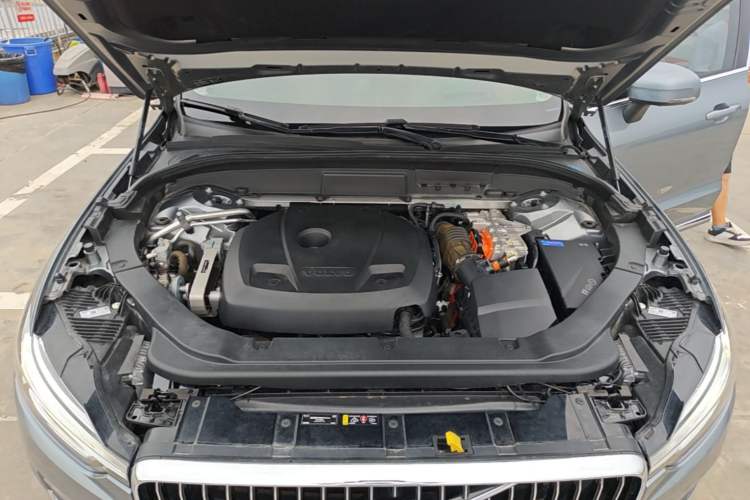 Used Volvo XC60 New Energy 2019 T8 e-Drive Hybrid Prestige Luxury Edition China VI Standard Engine Bay