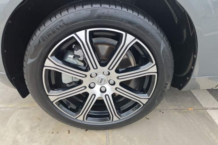 Used Volvo XC60 New Energy 2019 T8 e-Drive Hybrid Prestige Luxury Edition China VI Standard Exterior 4