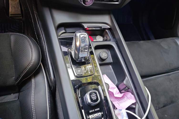 Used Volvo XC60 New Energy 2019 T8 E-Drive Hybrid Intelligent Luxury Sport Edition China V Standard Gear Lever