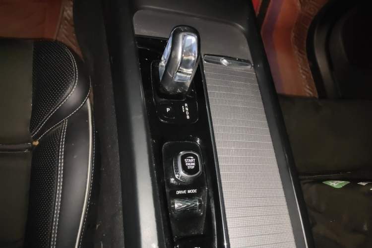 Used Volvo XC60 New Energy 2019 T8 E-Drive Hybrid Intelligent Luxury Sport Edition China V Standard Gear Lever