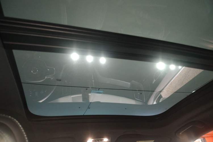 Used Volvo XC60 New Energy 2019 T8 E-Drive Hybrid Intelligent Luxury Sport Edition China V Standard Headliner