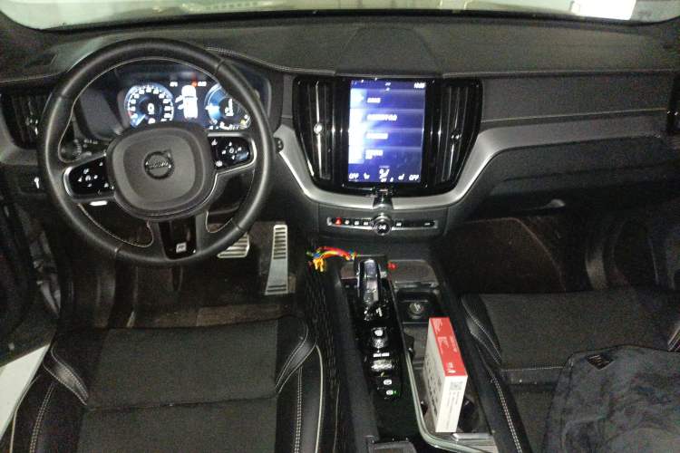 Used Volvo XC60 New Energy 2019 T8 E-Drive Hybrid Intelligent Luxury Sport Edition China VI Interior 2