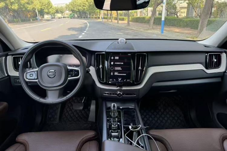 Used Volvo XC60 New Energy 2019 T8 E-Drive Hybrid Prestige Luxury Version China V Standard Interior 4
