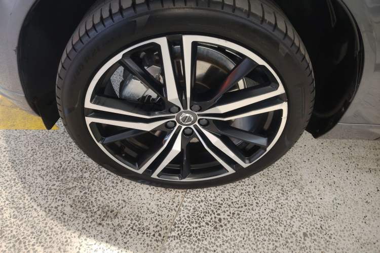 Used Volvo XC60 New Energy 2019 T8 E-Drive Hybrid Intelligent Luxury Sport Edition China V Standard Left Front Wheel Hub