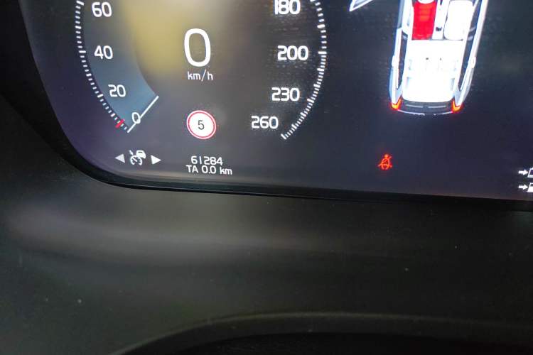 Used Volvo XC60 New Energy 2019 T8 E-Drive Hybrid Intelligent Luxury Sport Edition China V Standard Odometer Close Up