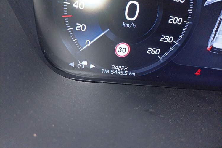 Used Volvo XC60 New Energy 2019 T8 E-Drive Hybrid Intelligent Luxury Sport Edition China VI Odometer Close Up