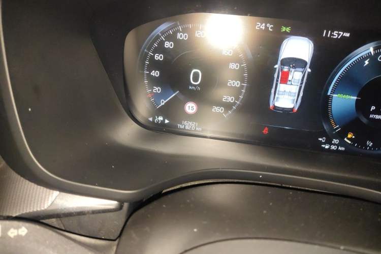 Used Volvo XC60 New Energy 2019 T8 E-Drive Hybrid Intelligent Luxury Sport Edition China V Standard Odometer Close Up