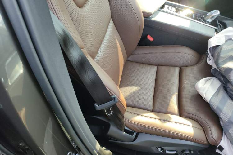 Used Volvo XC60 New Energy 2019 T8 E-Drive Hybrid Prestige Luxury Version China V Standard Right Front Seat