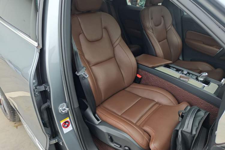 Used Volvo XC60 New Energy 2019 T8 e-Drive Hybrid Prestige Luxury Edition China VI Standard Right Front Seat