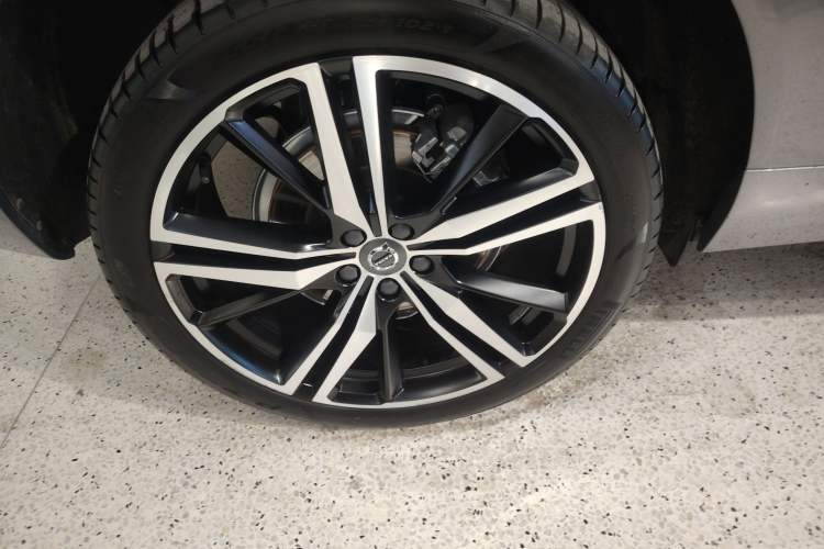 Used Volvo XC60 New Energy 2019 T8 E-Drive Hybrid Intelligent Luxury Sport Edition China V Standard Right Rear Wheel Hub