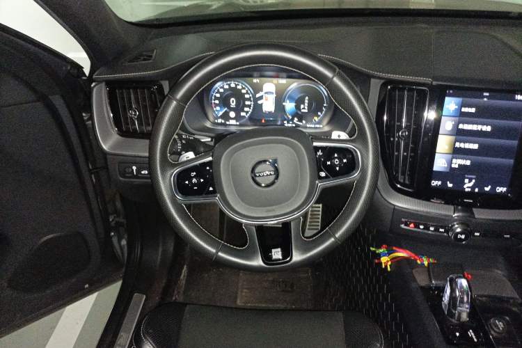 Used Volvo XC60 New Energy 2019 T8 E-Drive Hybrid Intelligent Luxury Sport Edition China VI Steering Wheel