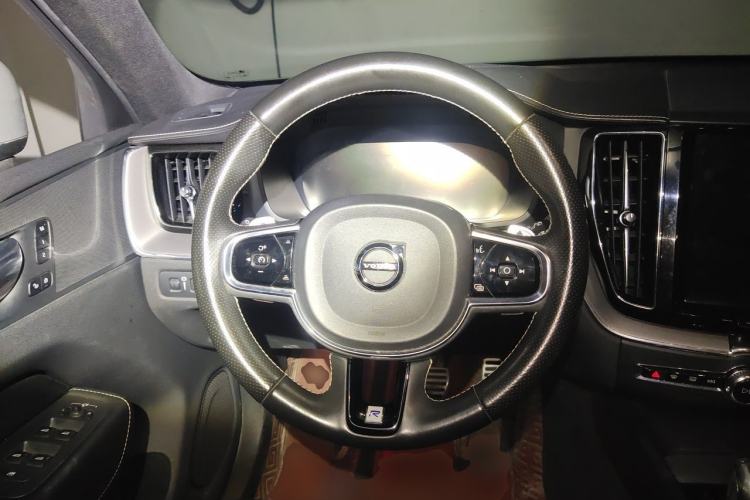 Used Volvo XC60 New Energy 2019 T8 E-Drive Hybrid Intelligent Luxury Sport Edition China V Standard Steering Wheel