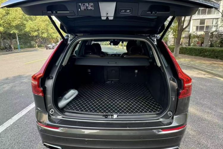 Used Volvo XC60 New Energy 2019 T8 E-Drive Hybrid Prestige Luxury Version China V Standard Trunk