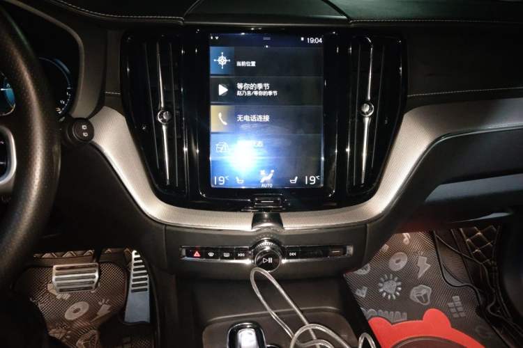 Used Volvo XC60 New Energy 2019 T8 E-Drive Hybrid Intelligent Luxury Sport Edition China V Standard Audio And AC Panel