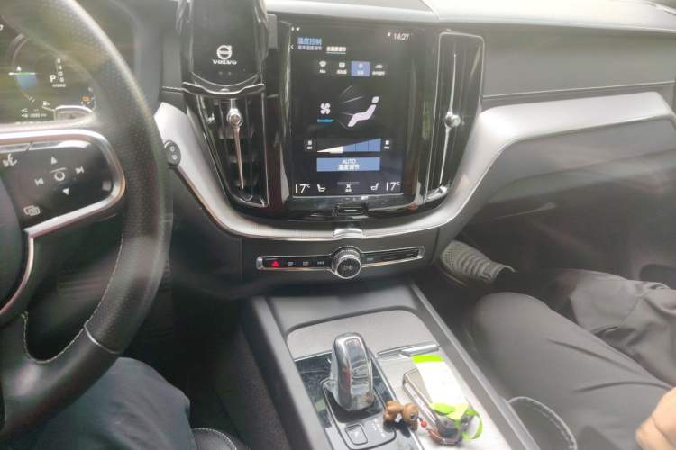 Used Volvo XC60 New Energy 2019 T8 E-Drive Hybrid Intelligent Luxury Sport Edition China VI Audio And AC Panel