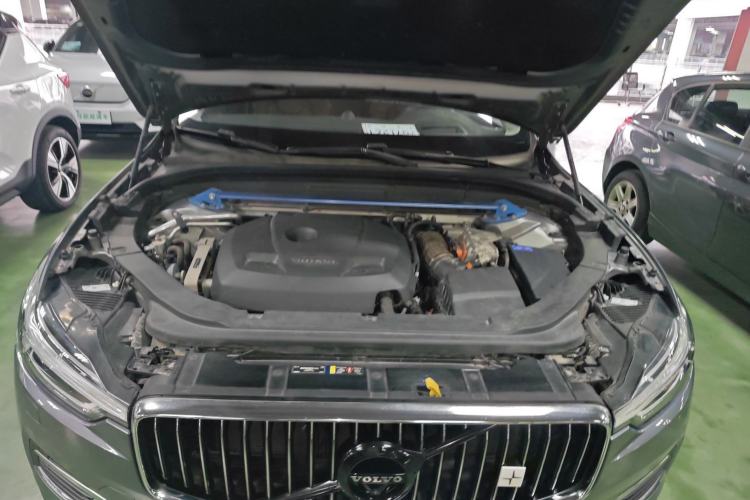 Used Volvo XC60 New Energy 2019 T8 E-Drive Hybrid Prestige Luxury Version China V Standard Engine Bay
