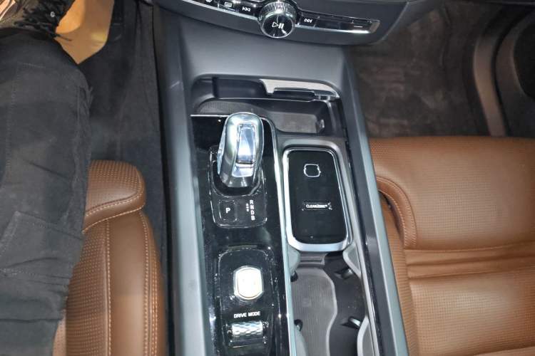 Used Volvo XC60 New Energy 2019 T8 E-Drive Hybrid Prestige Luxury Version China V Standard Gear Lever