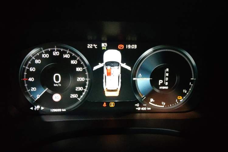 Used Volvo XC60 New Energy 2019 T8 E-Drive Hybrid Intelligent Luxury Sport Edition China V Standard Instrument Cluster