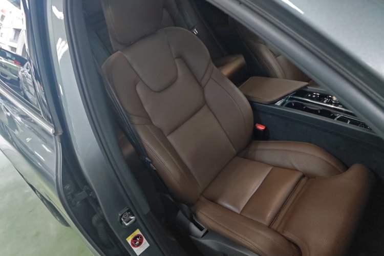 Used Volvo XC60 New Energy 2019 T8 E-Drive Hybrid Prestige Luxury Version China V Standard Right Front Seat