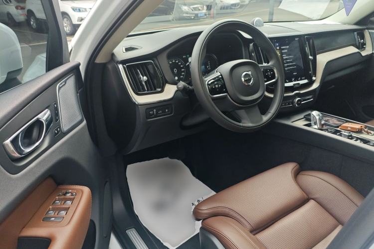 Used Volvo XC60 New Energy 2019 T8 E-Drive Hybrid Prestige Luxury Version China V Standard Driver Seat