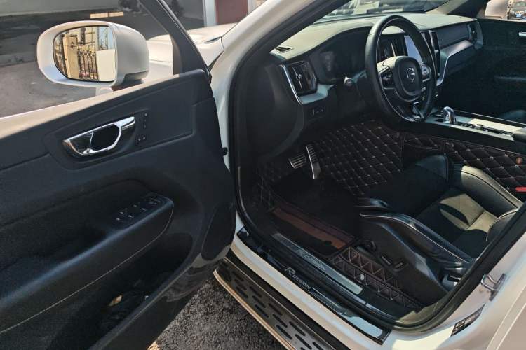 Used Volvo XC60 New Energy 2019 T8 E-Drive Hybrid Intelligent Luxury Sport Edition China V Standard Driver Seat