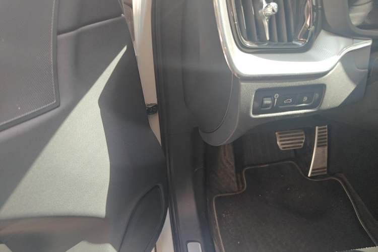 Used Volvo XC60 New Energy 2019 T8 E-Drive Hybrid Intelligent Luxury Sport Edition China V Standard Driver Seat