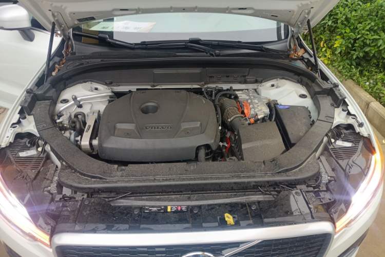 Used Volvo XC60 New Energy 2019 T8 E-Drive Hybrid Prestige Luxury Version China V Standard Engine Bay