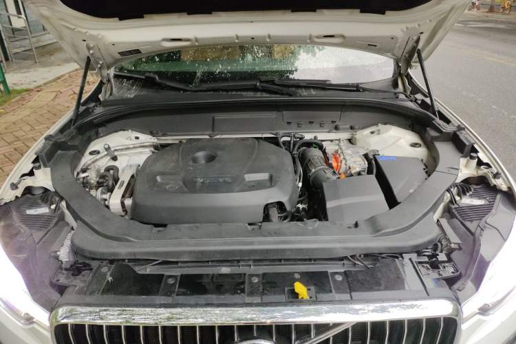 Used Volvo XC60 New Energy 2019 T8 E-Drive Hybrid Prestige Luxury Version China V Standard Engine Bay