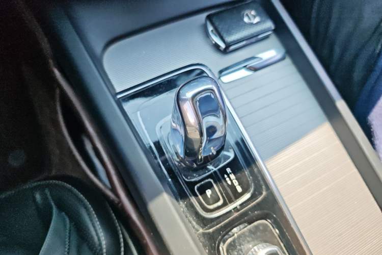 Used Volvo XC60 New Energy 2019 T8 E-Drive Hybrid Intelligent Luxury Sport Edition China V Standard Gear Lever