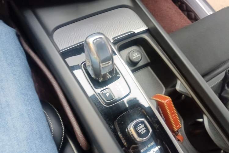 Used Volvo XC60 New Energy 2019 T8 E-Drive Hybrid Prestige Luxury Version China V Standard Gear Lever