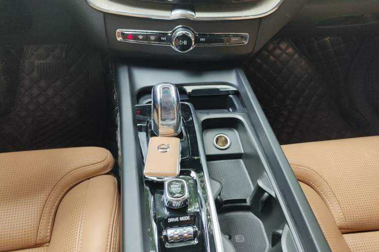 Used Volvo XC60 New Energy 2019 T8 E-Drive Hybrid Prestige Luxury Version China V Standard Gear Lever