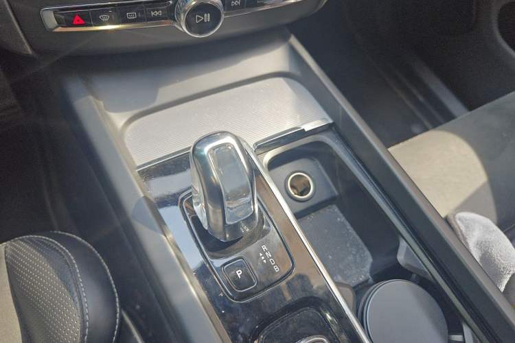 Used Volvo XC60 New Energy 2019 T8 E-Drive Hybrid Intelligent Luxury Sport Edition China V Standard Gear Lever