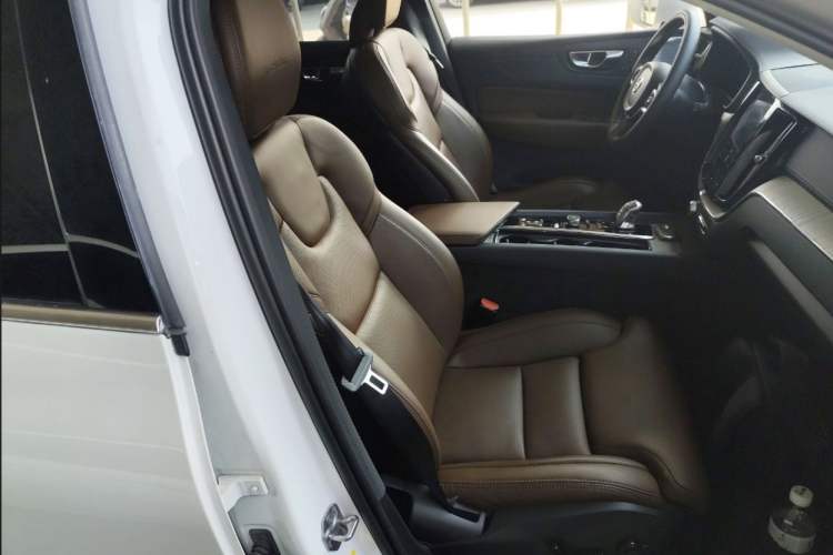 Used Volvo XC60 New Energy 2019 T8 e-Drive Hybrid Prestige Luxury Edition China VI Standard Interior 7