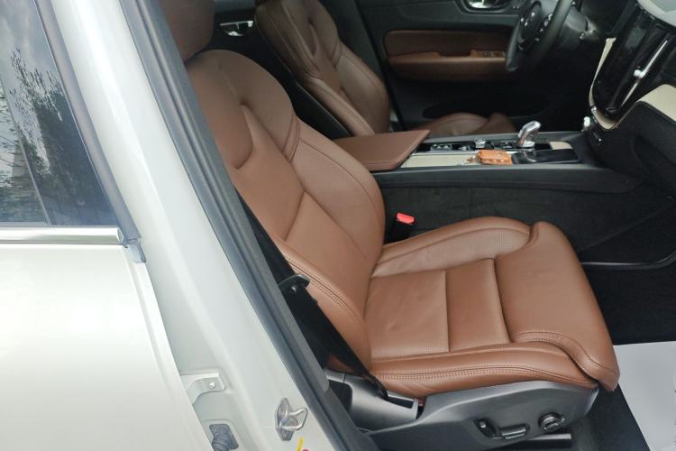 Used Volvo XC60 New Energy 2019 T8 E-Drive Hybrid Prestige Luxury Version China V Standard Right Front Seat