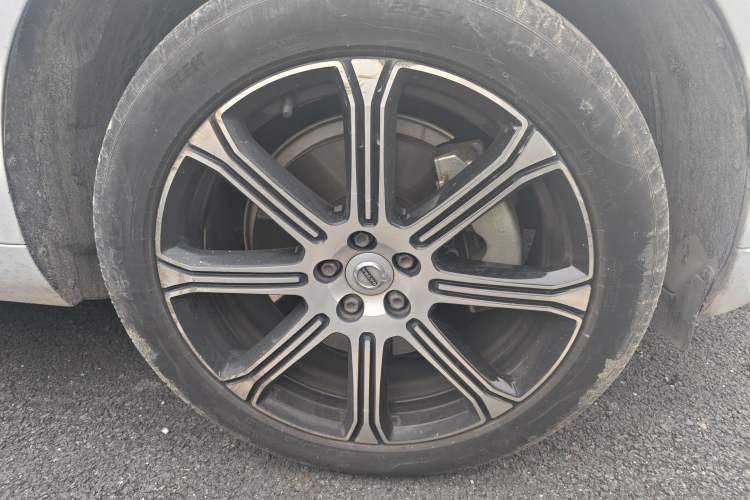 Used Volvo XC60 New Energy 2019 T8 E-Drive Hybrid Prestige Luxury Version China V Standard Right Front Wheel Hub