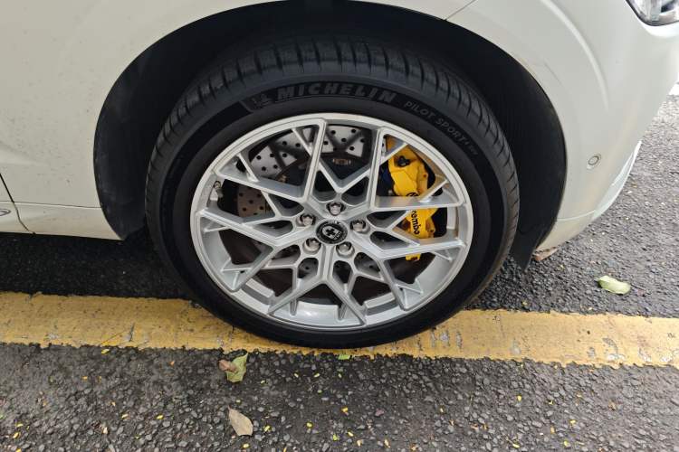 Used Volvo XC60 New Energy 2019 T8 E-Drive Hybrid Prestige Luxury Version China V Standard Right Front Wheel Hub