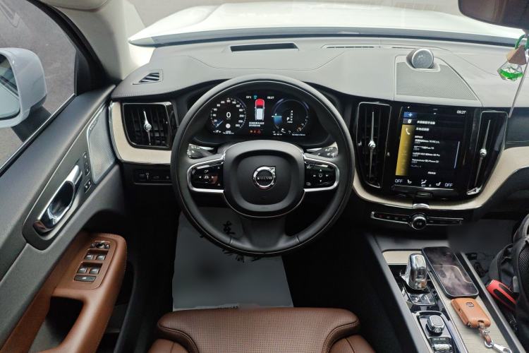 Used Volvo XC60 New Energy 2019 T8 E-Drive Hybrid Prestige Luxury Version China V Standard Steering Wheel