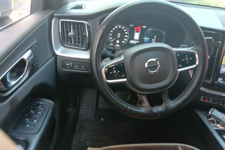 Used Volvo XC60 New Energy 2019 T8 E-Drive Hybrid Intelligent Luxury Sport Edition China V Standard Steering Wheel