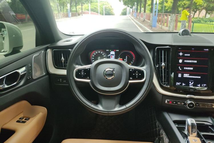 Used Volvo XC60 New Energy 2019 T8 E-Drive Hybrid Prestige Luxury Version China V Standard Steering Wheel