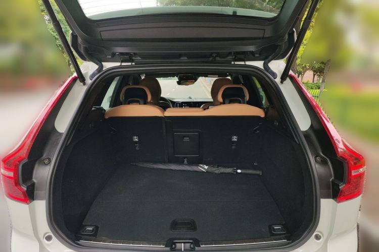 Used Volvo XC60 New Energy 2019 T8 E-Drive Hybrid Prestige Luxury Version China V Standard Trunk