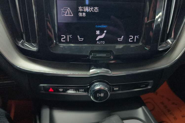 Used Volvo XC60 New Energy 2020 T8 eDrive Hybrid – Smart & Sporty Edition Audio And AC Panel