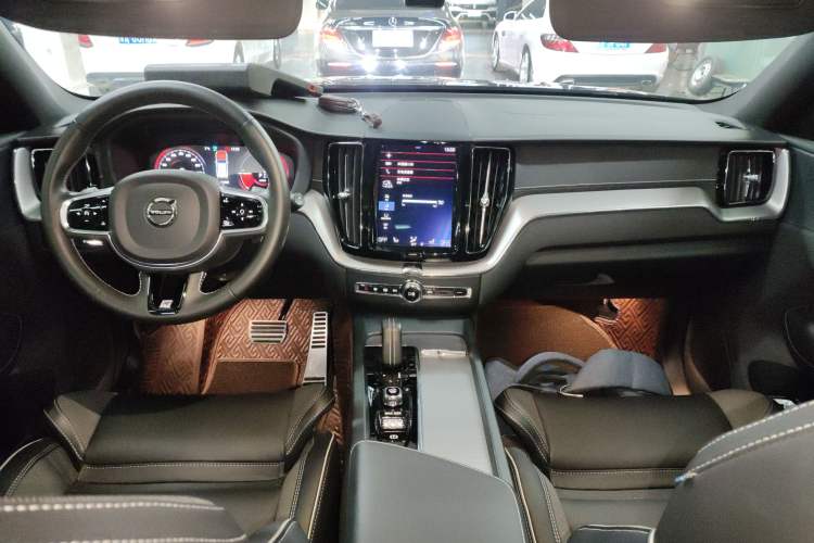 Used Volvo XC60 New Energy 2020 T8 eDrive Hybrid – Smart & Sporty Edition Center Console