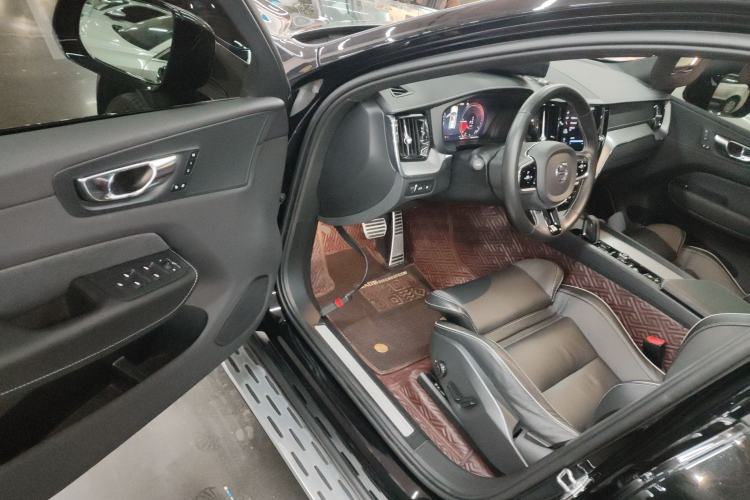Used Volvo XC60 New Energy 2020 T8 eDrive Hybrid – Smart & Sporty Edition Driver Seat