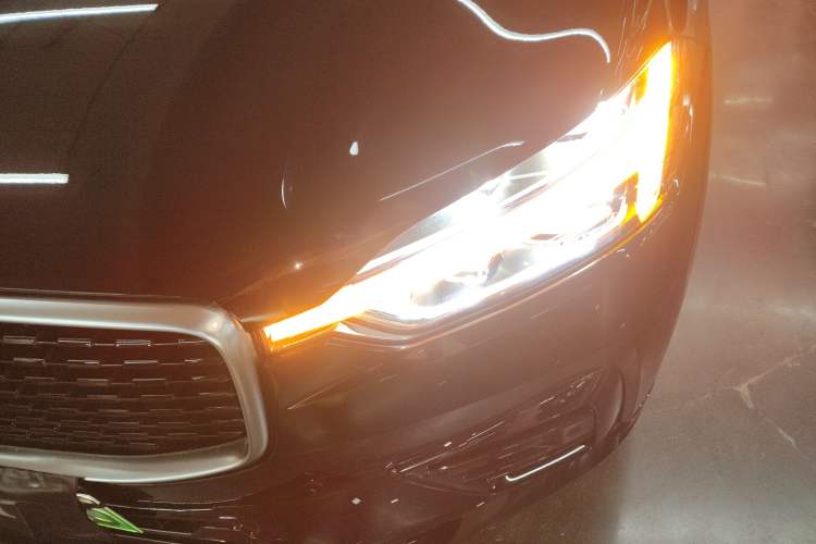 Used Volvo XC60 New Energy 2020 T8 eDrive Hybrid – Smart & Sporty Edition Left Front Headlight