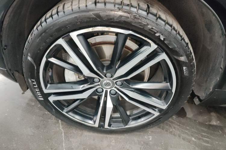 Used Volvo XC60 New Energy 2020 T8 eDrive Hybrid – Smart & Sporty Edition Left Front Wheel Hub