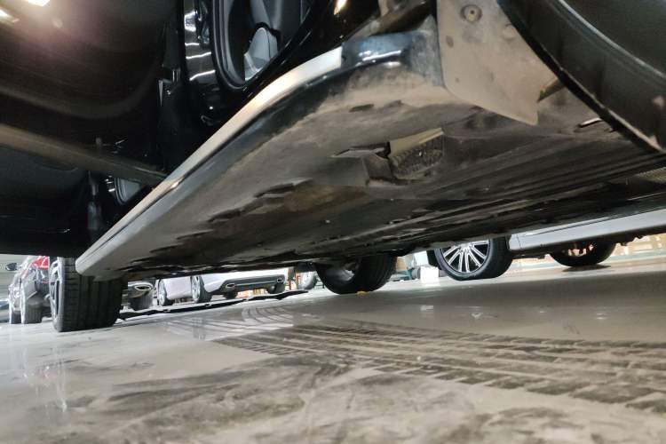 Used Volvo XC60 New Energy 2020 T8 eDrive Hybrid – Smart & Sporty Edition Left Side Sill