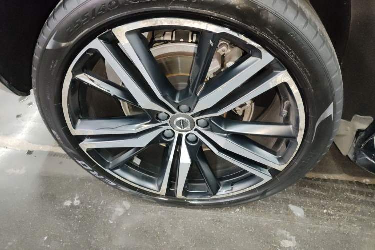 Used Volvo XC60 New Energy 2020 T8 eDrive Hybrid – Smart & Sporty Edition Right Rear Wheel Hub