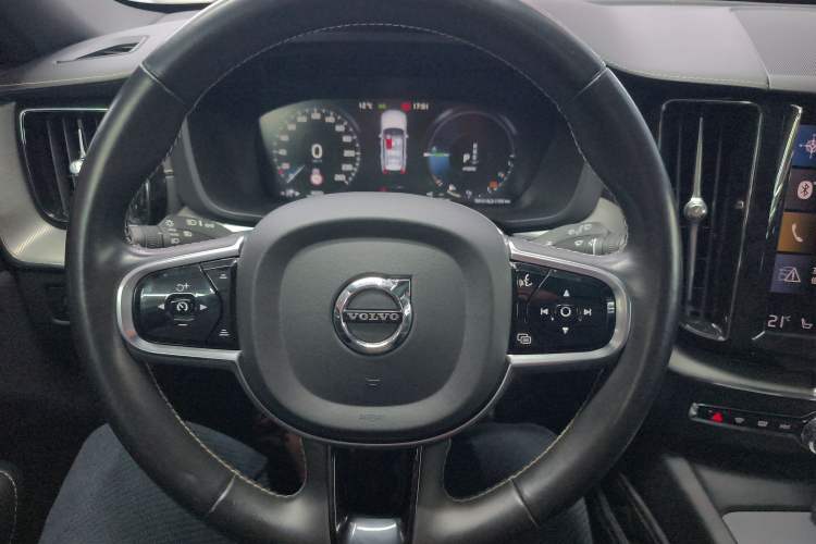 Used Volvo XC60 New Energy 2020 T8 eDrive Hybrid – Smart & Sporty Edition Steering Wheel