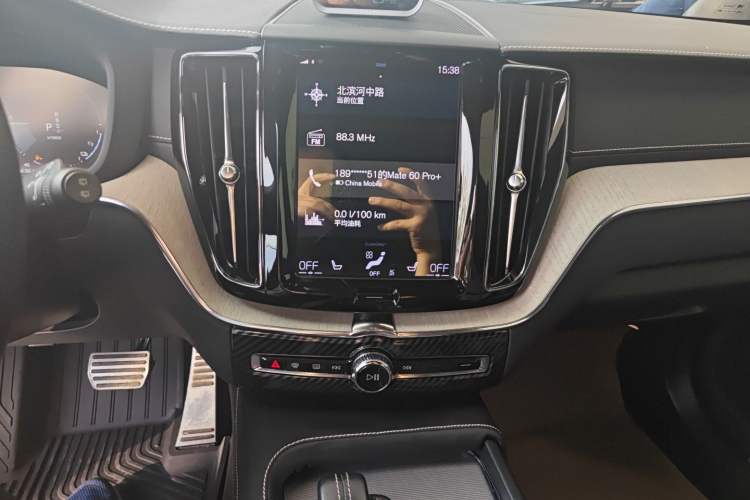 Used Volvo XC60 New Energy 2020 T8 eDrive Hybrid – Smart & Sporty Edition Audio And AC Panel